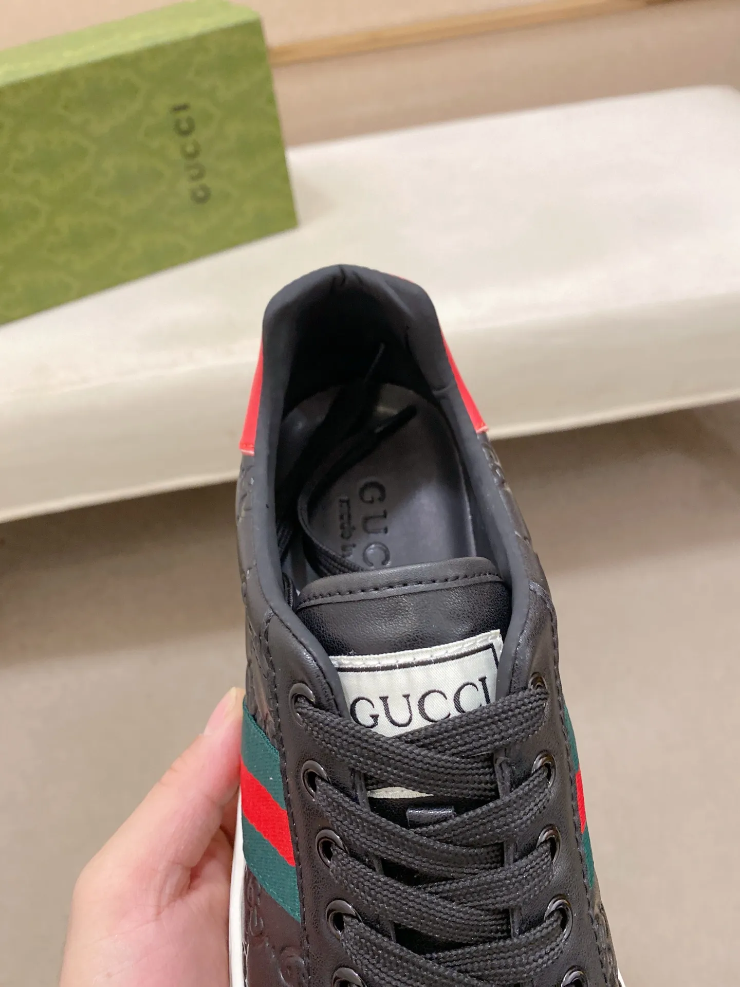 Factory price: 480💰 (GUCCI) The latest model from the official website 🎁🎁Casual and fashionable men's shoes👟, hot style 💥The version is simple and elegant, exclusive for trendy men. Unique official website latest brand elements 👑Gucci original decoration, fashionable and generous, the fabric is original cowhide ✅sheepskin lining, the official website specifies wear-resistant casual outsole, the classic model is taken in kind at the counter🎬38-44 (45 is not returned or exchanged)
